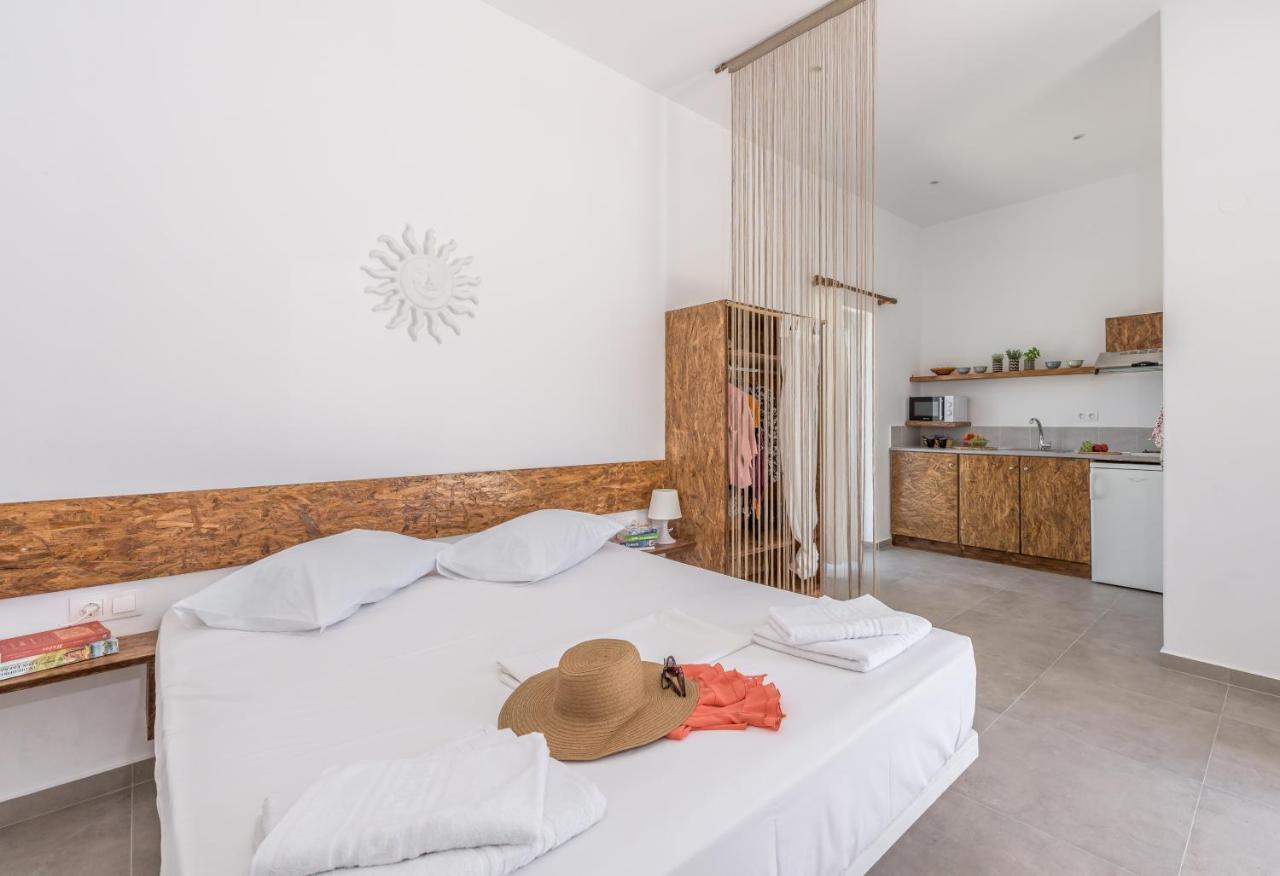 Plakes Sea View Apartment Plaka (Milos) Esterno foto