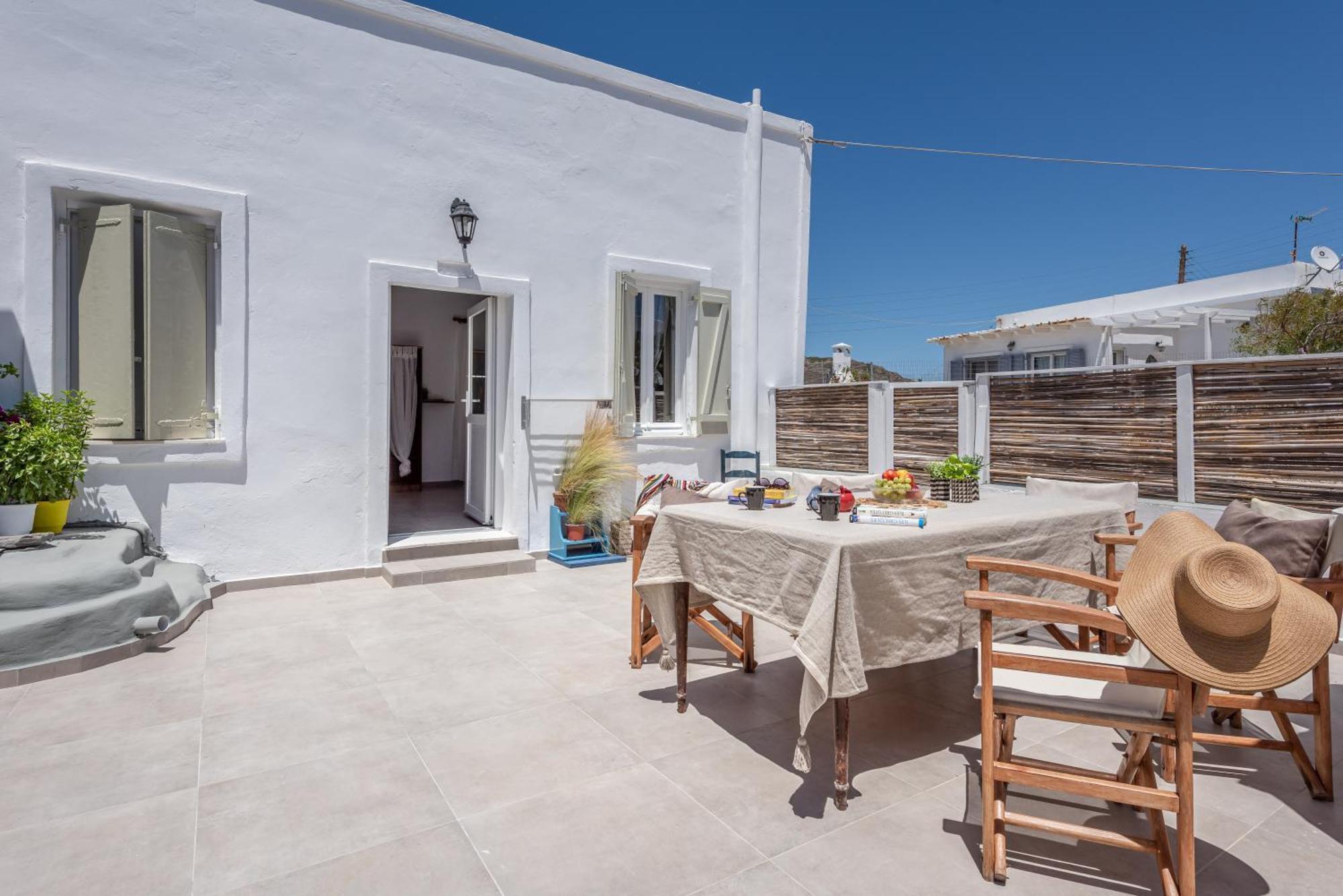 Plakes Sea View Apartment Plaka (Milos) Esterno foto